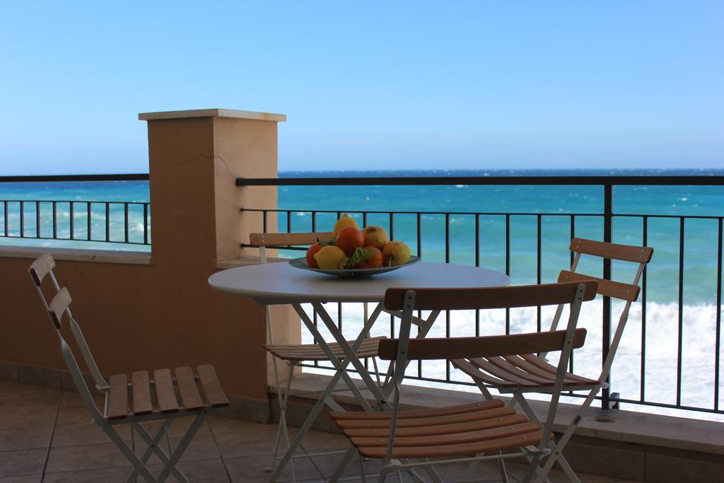 Les Agrumes Varigotti Exterior photo